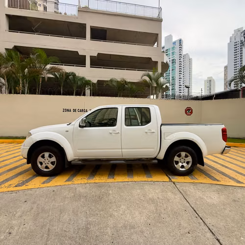 NISSAN NAVARA 