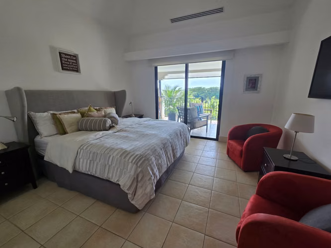 Residencia en Último Piso con Vista al Campo de Golf en Buenaventura, Panamá - Imagen 9