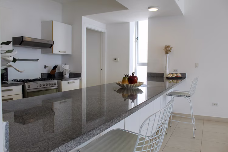 Se Alquila Apartamento de 1 a 3 Rec. En Ave. Balboa - Imagen 2
