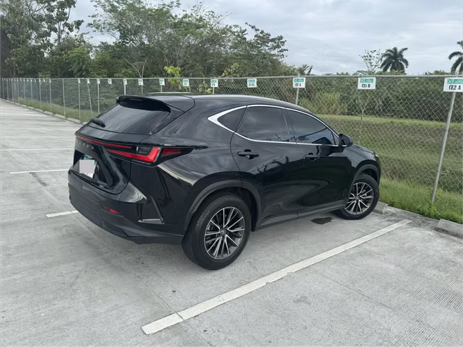 SUV LEXUS con 3 años de mantenimiento gratis