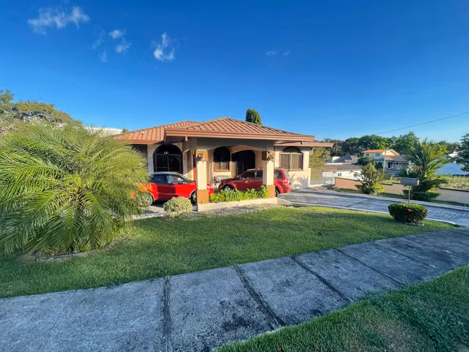SE ALQUILA CASA CON LÍNEA BLANCA O SIN MUEBLES EN EXCLUSIVO RESIDENCIAL DE DAVID - Imagen 2