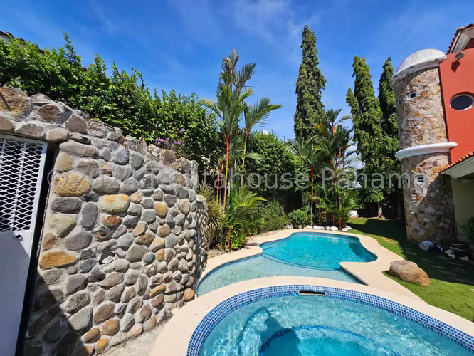 Venta de casa en Altos del Golf, con piscina y terraza - Imagen 13