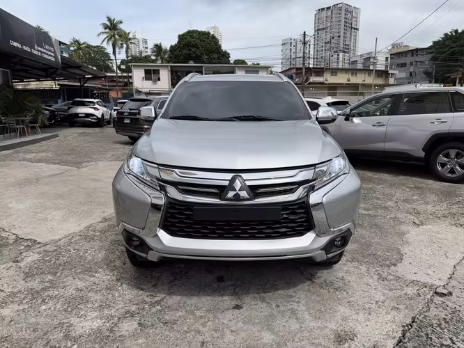 Mitsubishi Montero Sport 2019 - Imagen 2
