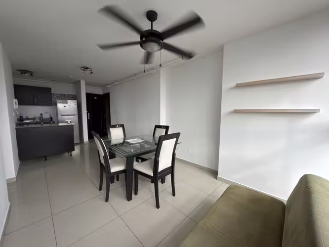 Alquilo apartamento en Via España, 2 recamaras, amoblado, 80m2, area social. - Imagen 2