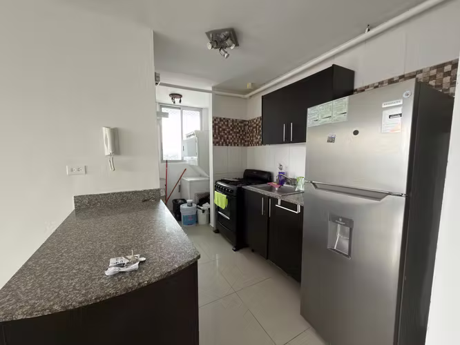 Alquilo apartamento en Via España, 2 recamaras, amoblado, 80m2, area social. - Imagen 4