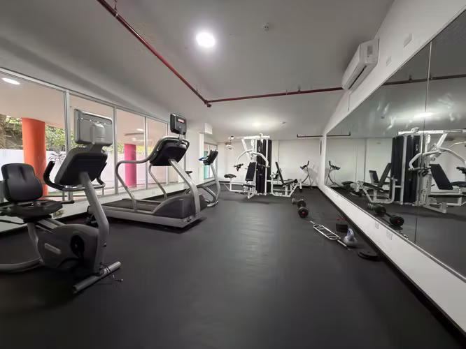 Alquilo apartamento en Via España, 2 recamaras, amoblado, 80m2, area social. - Imagen 14