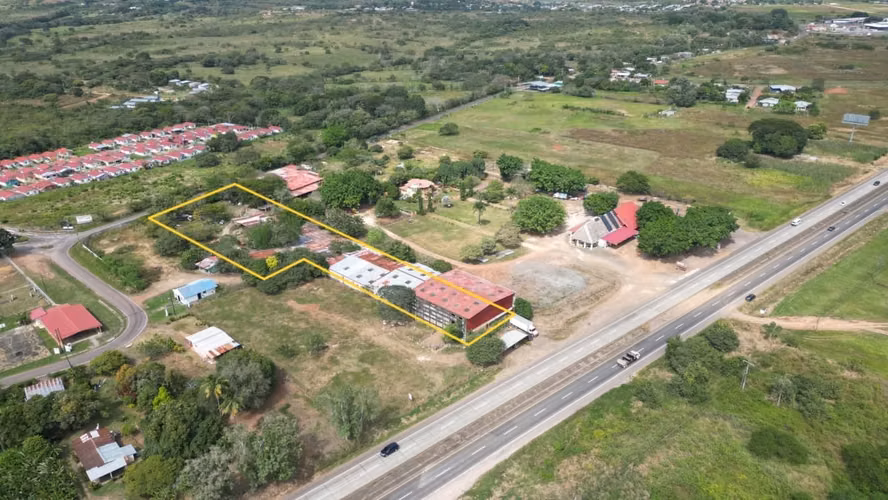 Se Vende 3 Bodegas con una Galera frente a la Interamericana- Aguadulce 