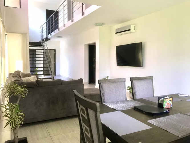 Hermosa Casa en Esquina con Amplio Jardín en Panama Pacifico 25*2828Mfk - Imagen 4