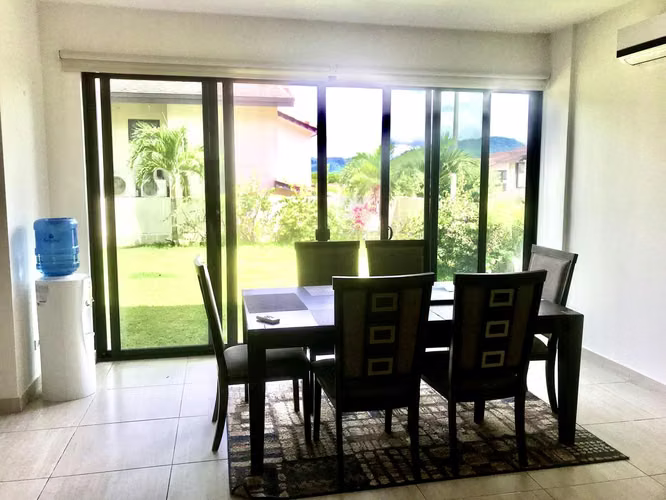 Hermosa Casa en Esquina con Amplio Jardín en Panama Pacifico 25*2828Mfk - Imagen 7