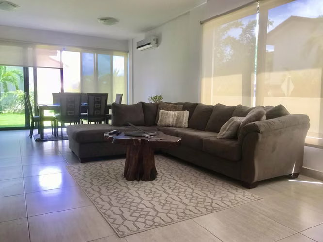 Hermosa Casa en Esquina con Amplio Jardín en Panama Pacifico 25*2828Mfk - Imagen 2
