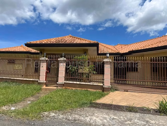 Se Vende Casa en Chitré MDV27-1906 - Imagen 2