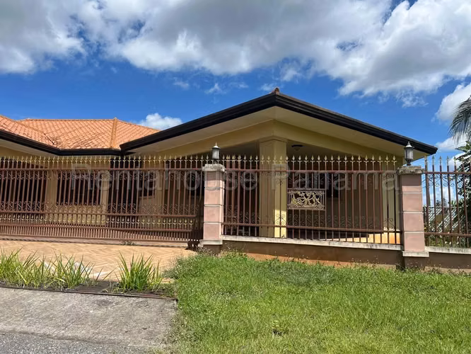 Se Vende Casa en Chitré MDV27-1906 - Imagen 16