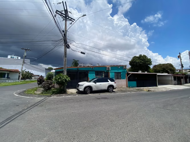 VENDO CASA EN PARQUE LEFEVRE 3 RECAMARAS