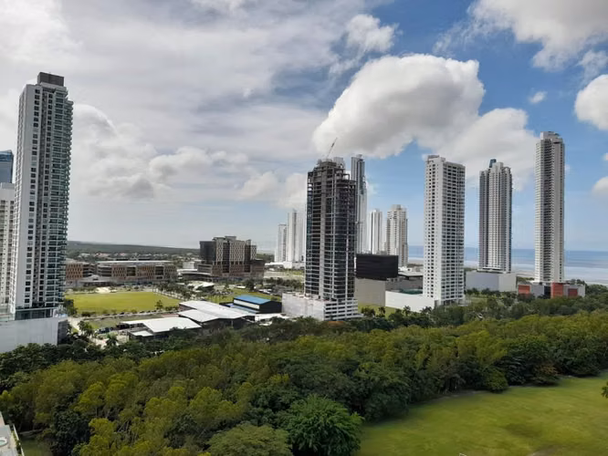 Se Vende Amplio Apartamento en Costa del Este Panamá