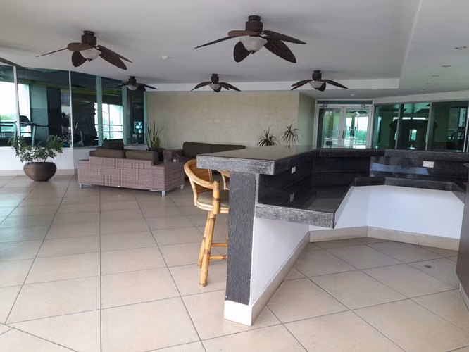Se Vende Amplio Apartamento en Costa del Este Panamá - Imagen 14
