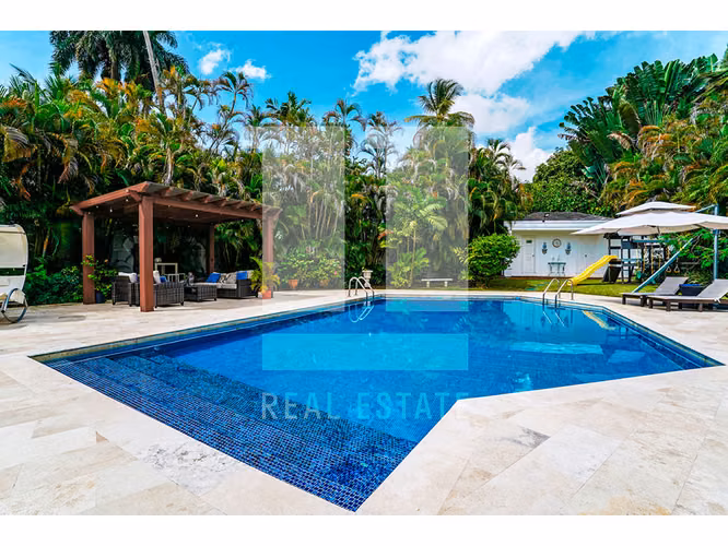 Se Vende Casa en Altos del Golf
