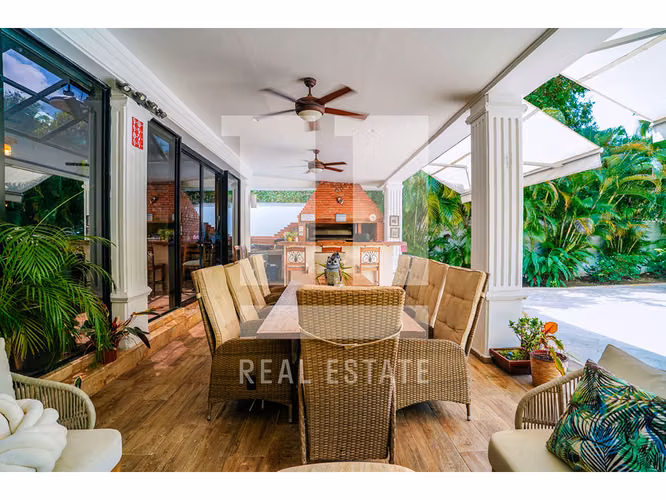 Se Vende Casa en Altos del Golf