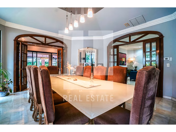 Se Vende Casa en Altos del Golf