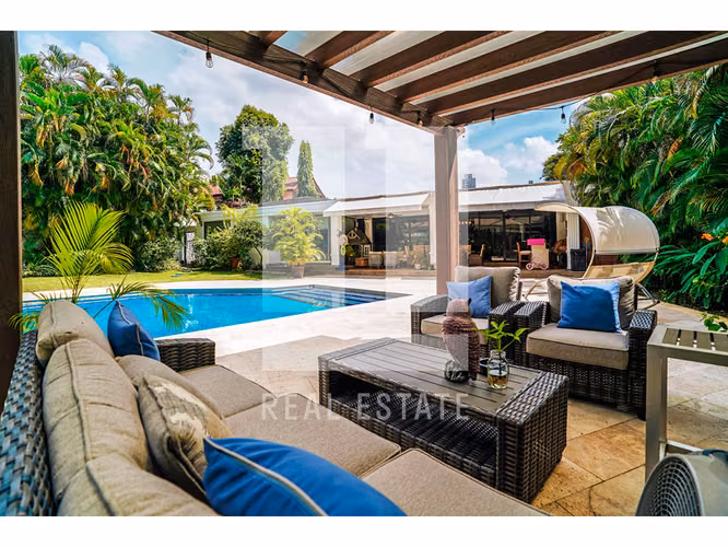 Se Vende Casa en Altos del Golf