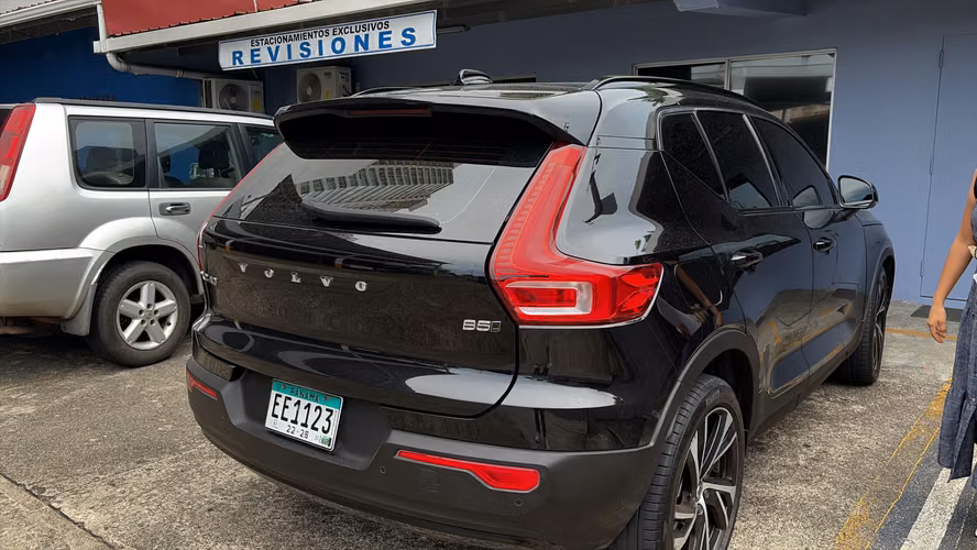 Volvo XC40 B5 Del 2022 EXCELENTE CONDICIONES - Imagen 3
