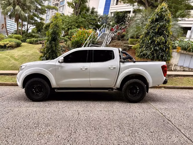 Nissan Frontier NP300 Manual 4x4 Año 2019 - Imagen 6