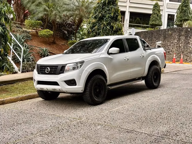 Nissan Frontier NP300 Manual 4x4 Año 2019