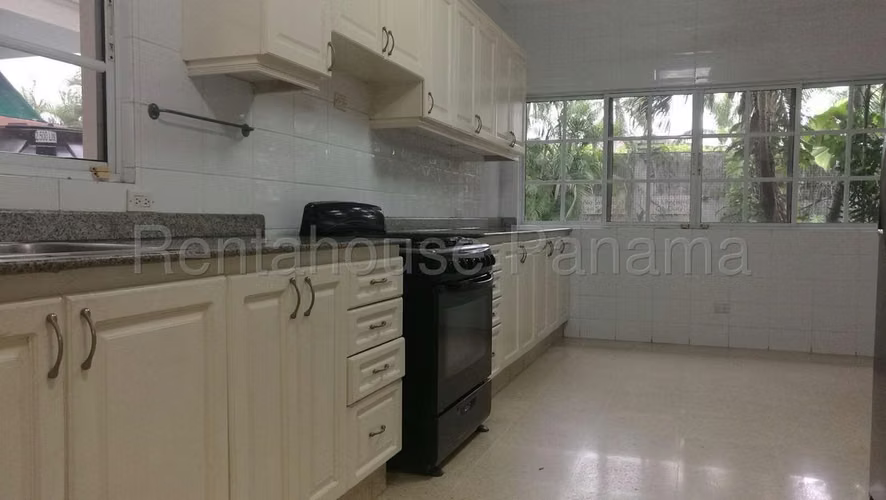 J1890GRR Alquiler de Casa en Costa del Este - Imagen 13