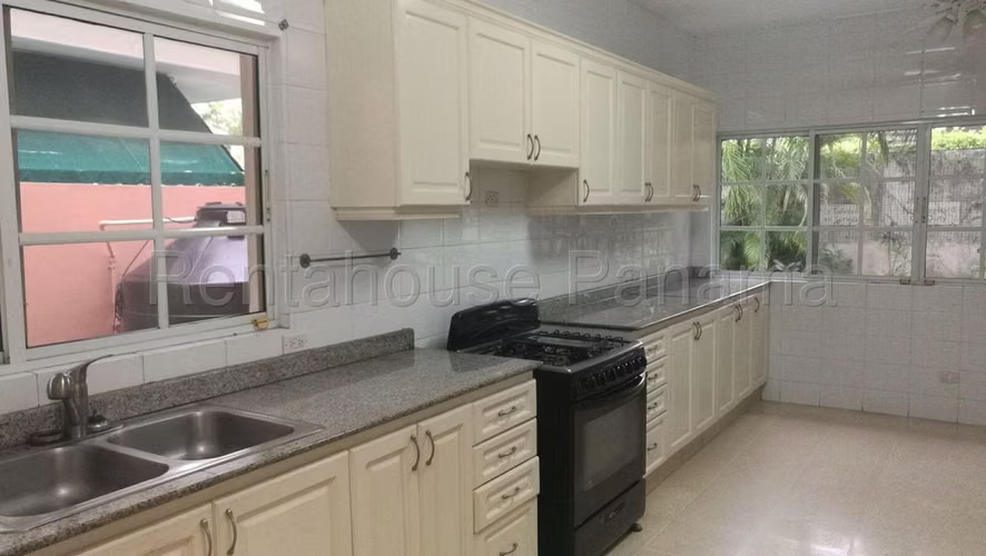 J1890GRR Alquiler de Casa en Costa del Este - Imagen 11