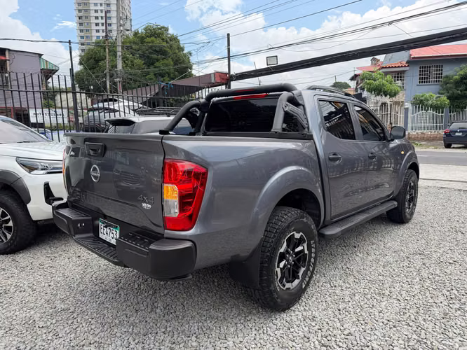 NISSAN FRONTIER 2025 SOLO 13 MIL KILOMETROS - Imagen 6