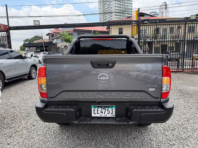 NISSAN FRONTIER 2025 SOLO 13 MIL KILOMETROS - Imagen 5