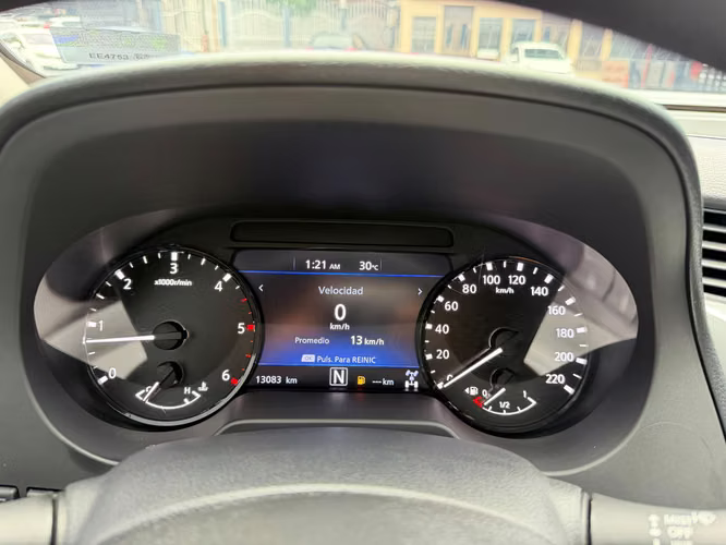 NISSAN FRONTIER 2025 SOLO 13 MIL KILOMETROS - Imagen 18