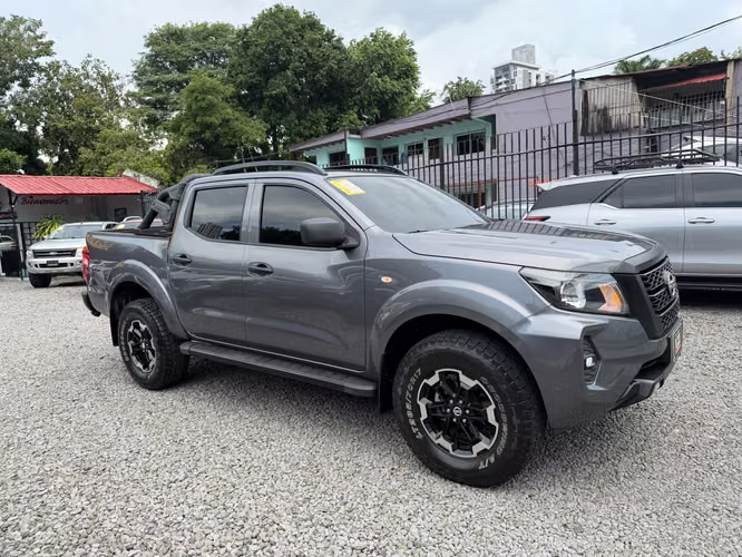 NISSAN FRONTIER 2025 SOLO 13 MIL KILOMETROS - Imagen 3