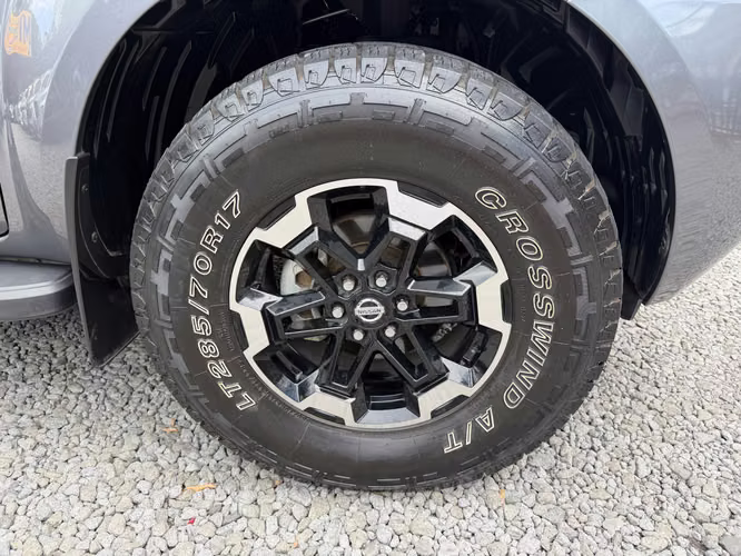 NISSAN FRONTIER 2025 SOLO 13 MIL KILOMETROS - Imagen 19