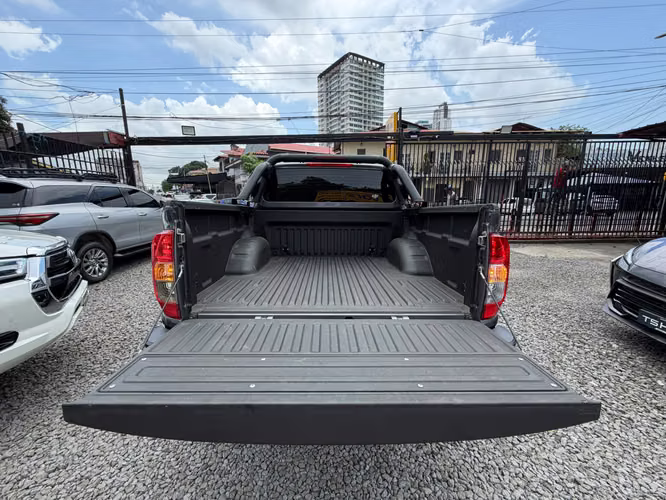NISSAN FRONTIER 2025 SOLO 13 MIL KILOMETROS - Imagen 17