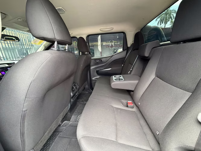NISSAN FRONTIER 2025 SOLO 13 MIL KILOMETROS - Imagen 16