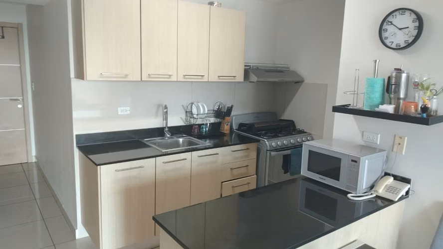 HABITACIÓN BAÑO PERSONAL EN ALQUILER – AMPLIA, PRIVADA Y COMPLETAMENTE AMOBLADA! - Imagen 4
