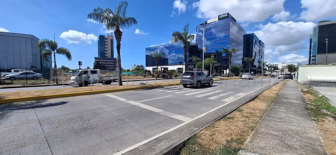 ALQUILO Terreno Plano en Santa Maria Bussines 2521m2