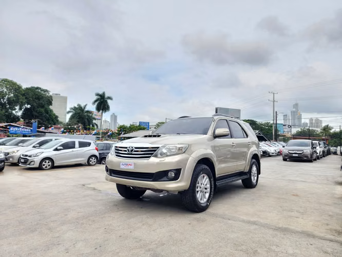 Toyota Fortuner 2013