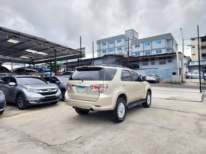 Toyota Fortuner 2013 - Imagen 4