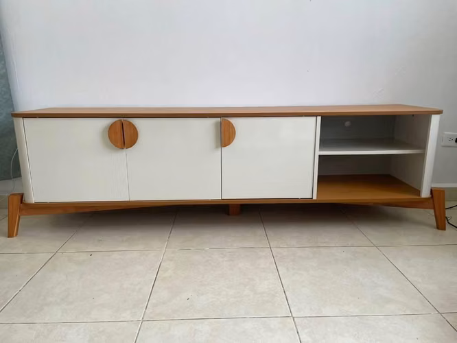 Se vende centro de entretenimiento para TV