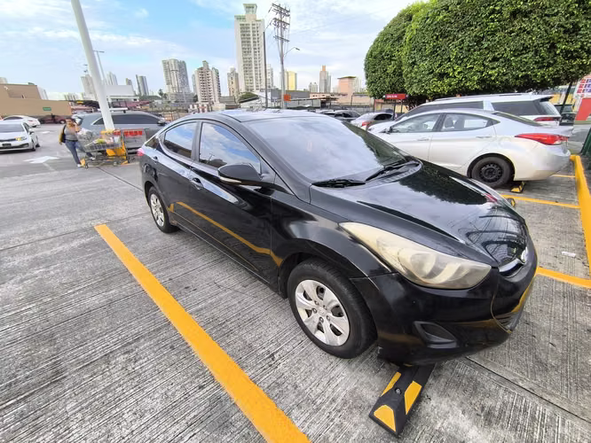 HYUNDAI ELANTRA AÑO 2013 AUTOMATICO - Imagen 2