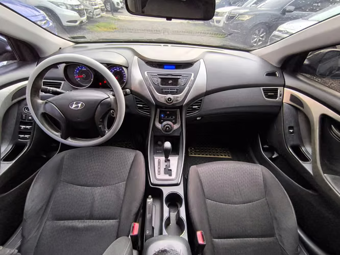 HYUNDAI ELANTRA AÑO 2013 AUTOMATICO