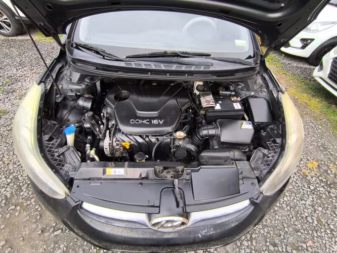 HYUNDAI ELANTRA AÑO 2013 AUTOMATICO