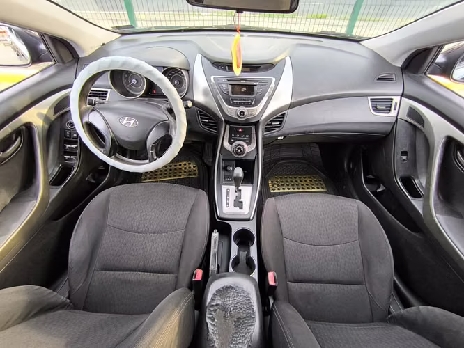 HYUNDAI ELANTRA AÑO 2013 AUTOMATICO - Imagen 7