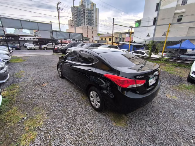 HYUNDAI ELANTRA AÑO 2013 AUTOMATICO