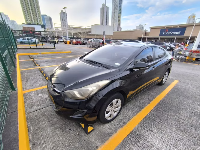 HYUNDAI ELANTRA AÑO 2013 AUTOMATICO