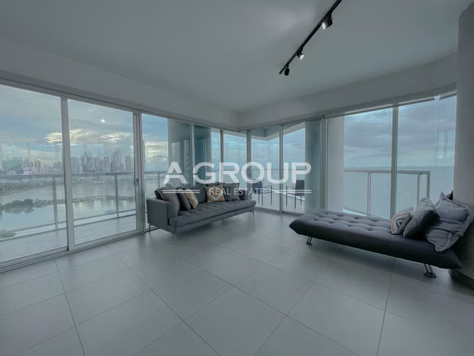 Yacht Club - Avenida Balboa - Se Vende Lujoso Apartamento