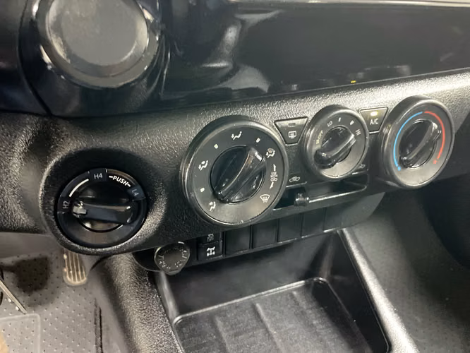TOYOTA HILUX - 2024 - PPHX - Automarket - Imagen 9