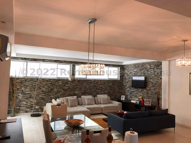 CASA EN VENTA EN ALTOS DE PANAMÁ | MODERNA, REMODELADA Y EN ZONA RESIDENCIAL #25-5615