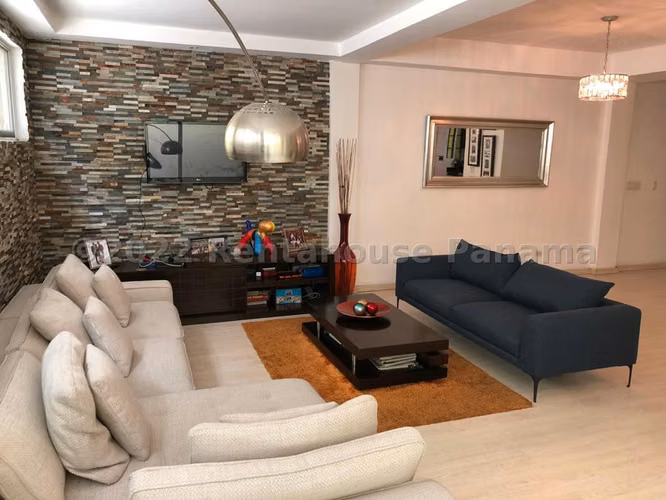 CASA EN VENTA EN ALTOS DE PANAMÁ | MODERNA, REMODELADA Y EN ZONA RESIDENCIAL #25-5615